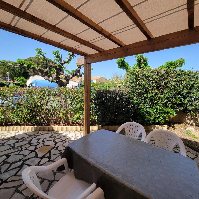 Jolie maison d'angle 4 couchages dans résidence privée à 300m de la mer PORTIRAGNES PLAGE LRHP47 - Maison 2 Chambres - 2