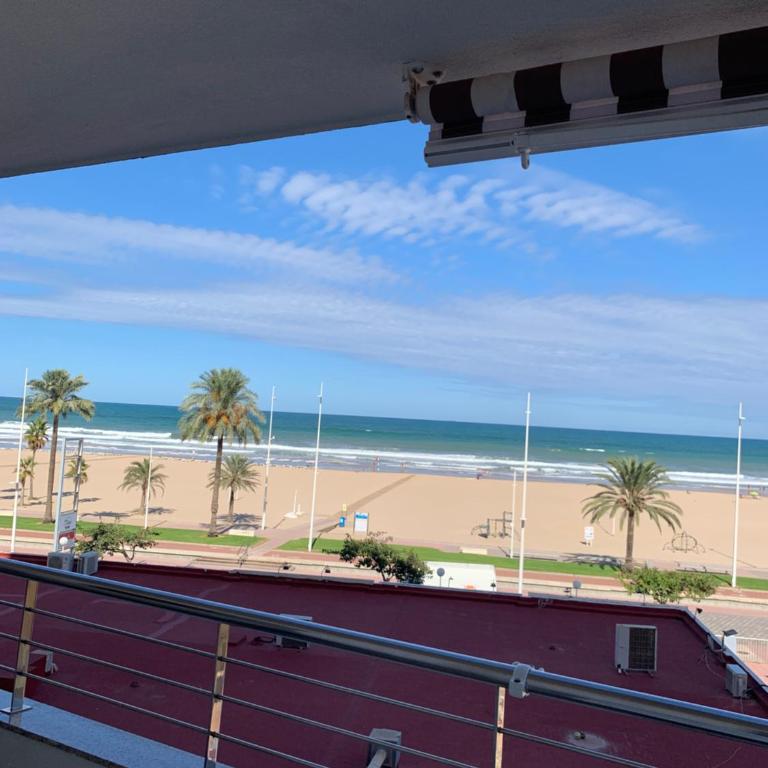 PRIMERA LINEA DE PLAYA con garaje - Apartamento de 2 dormitorios con balcón y vistas al mar - 30