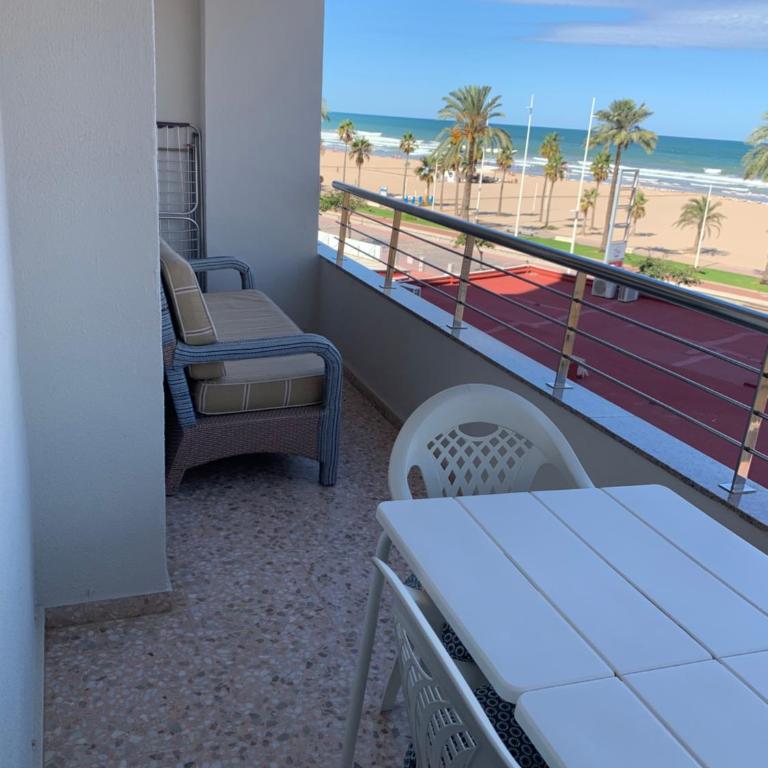 PRIMERA LINEA DE PLAYA con garaje - Apartamento de 2 dormitorios con balcón y vistas al mar - 31