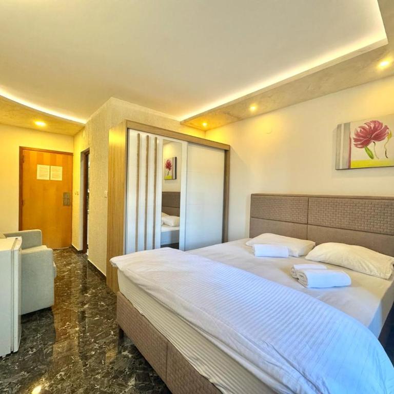 Beachfront Hotel Palma - Jaz - Deluks Dvokrevetna Soba sa Bračnim Krevetom i Balkonom - 12