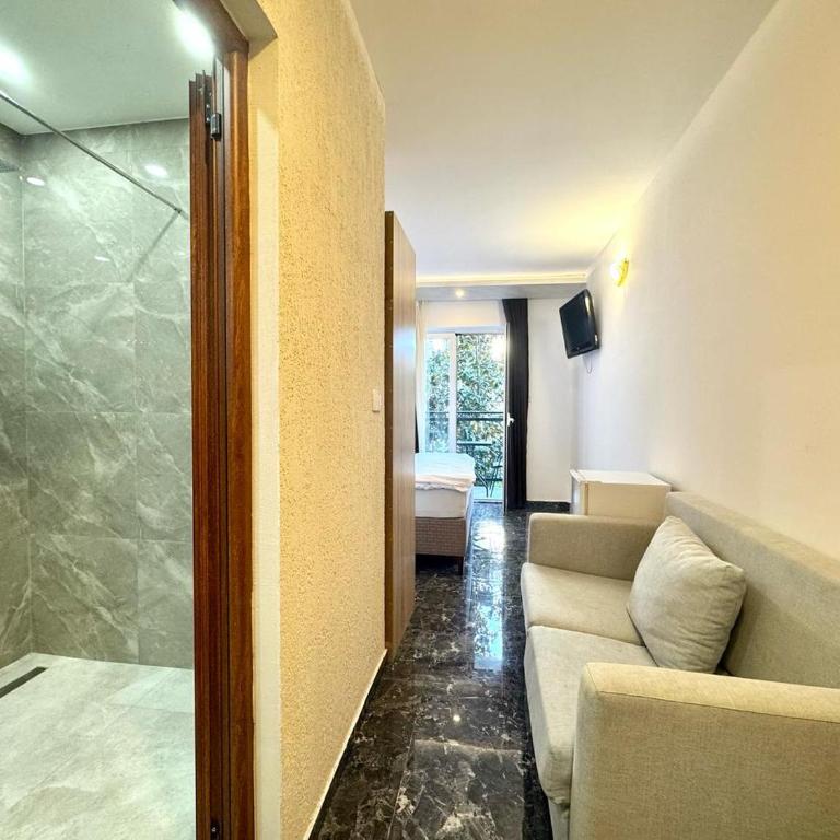 Beachfront Hotel Palma - Jaz - Deluks Dvokrevetna Soba sa Bračnim Krevetom i Balkonom - 11