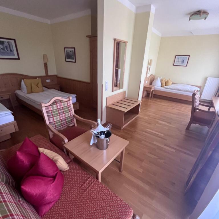 Gasthof Großschedl zum Kramerwirt - Triple Room with Balcony or Terrace - 2