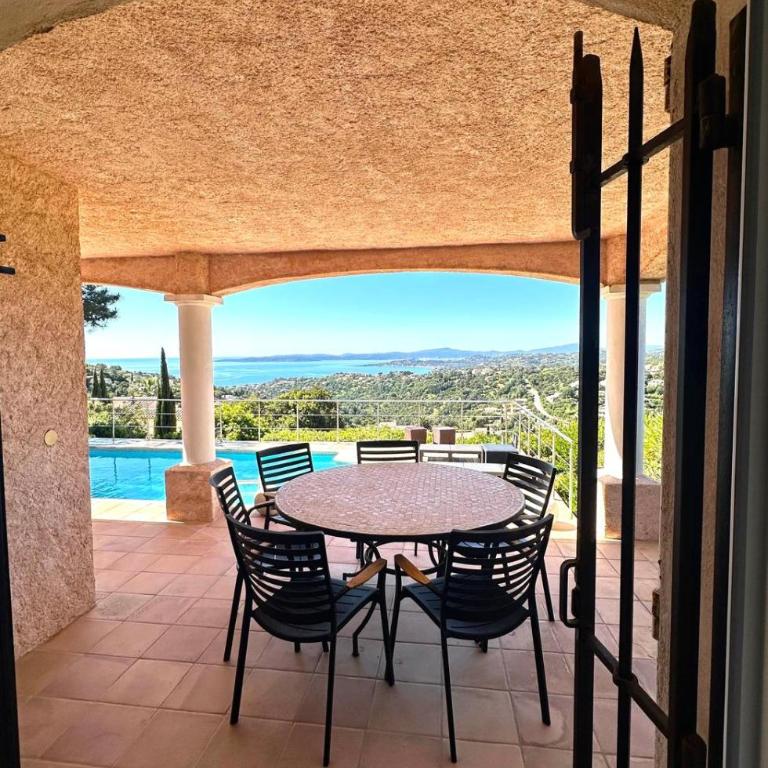 Villa Luxe avec Vue sur Saint-Tropez, Roquebrune - Villa con 3 Camere da Letto - 4