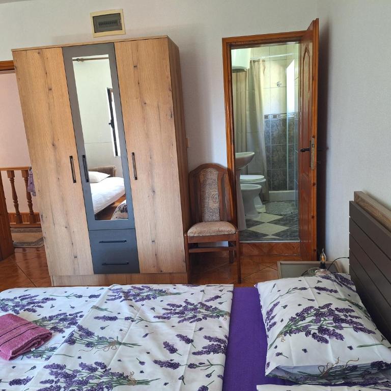 Guest house Naser - Trokrevetna Soba s Bočnim Pogledom na More - 13