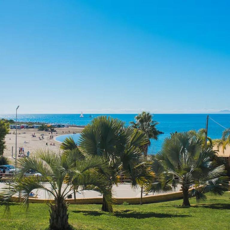 Modern 4-Person Apartment with Pool & Indoor Parking - Two-Bedroom Apartment with Garden View - 37