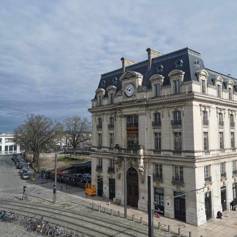 Charming apartment in Bordeaux, 2 steps from the train station - Two-Bedroom Apartment - 7