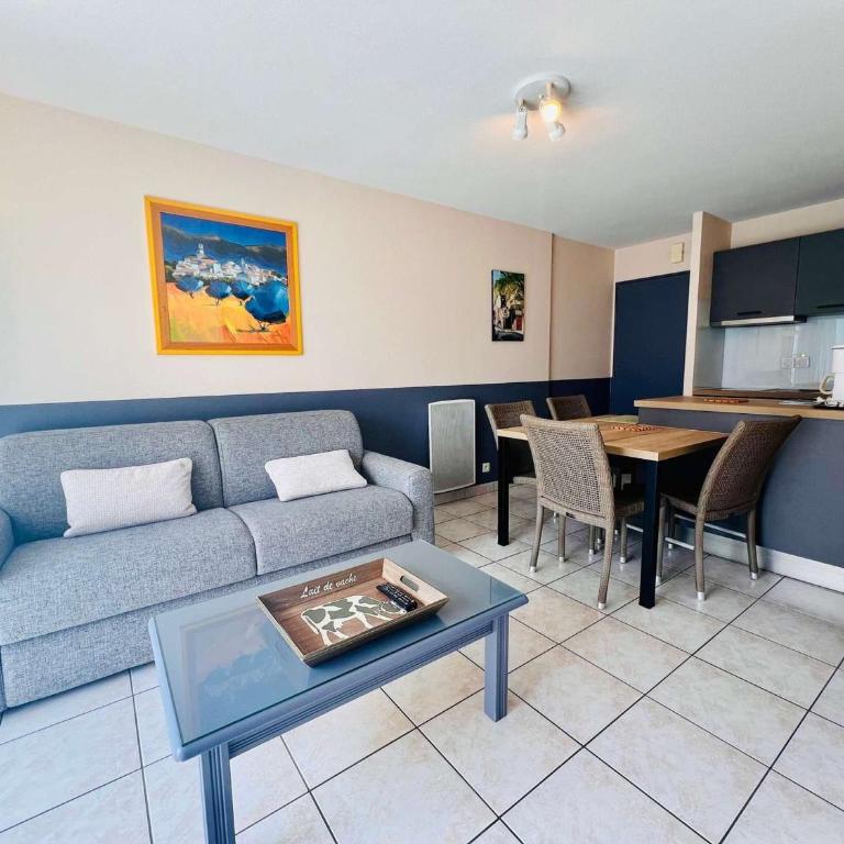 Quiberon : 2 pièces avec balcon, animaux acceptés, parking étroit - FR-1-478-112 - Apartment (4 Adults) - 1