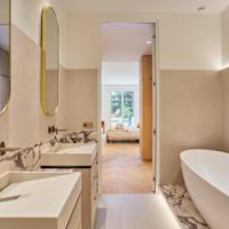 Sumptuous apartment with garden Arc de Triomphe - Three-Bedroom Apartment - 9