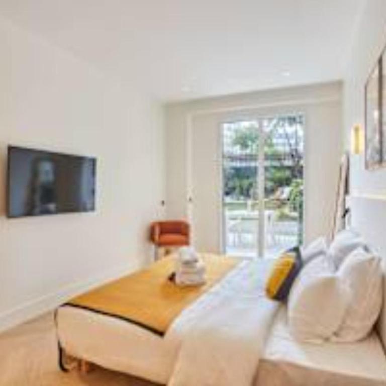 Sumptuous apartment with garden Arc de Triomphe - Three-Bedroom Apartment - 15