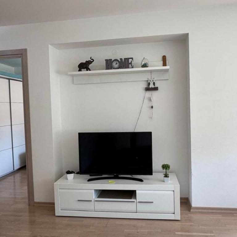 Fontana Mediteran Properties - One-Bedroom Apartment with View - 14