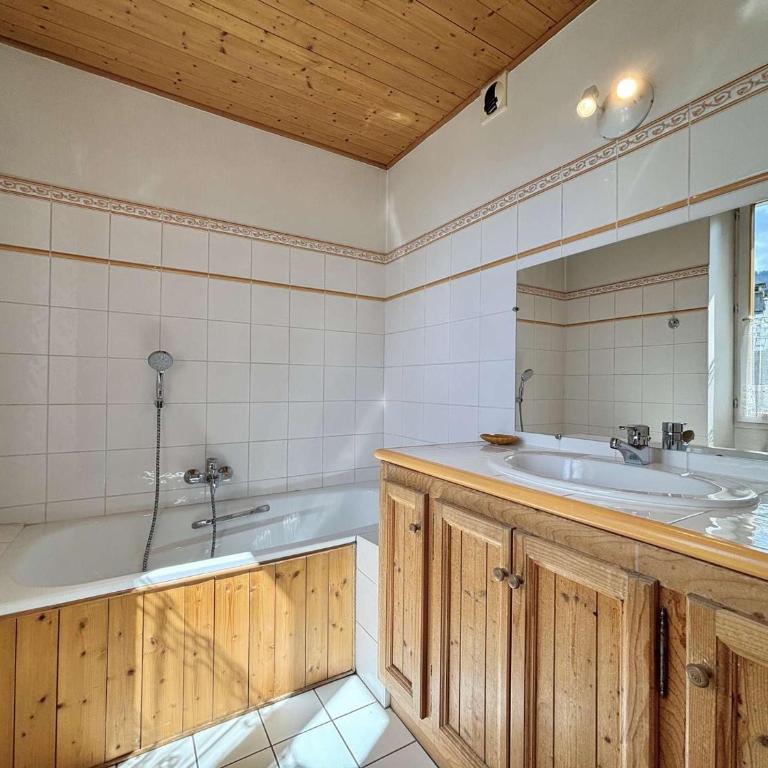 Appartement de 5 pièces à Praz-sur-Arly avec cheminée, mezzanine et parking - 8 pers - Appartement 4 Chambres - 22