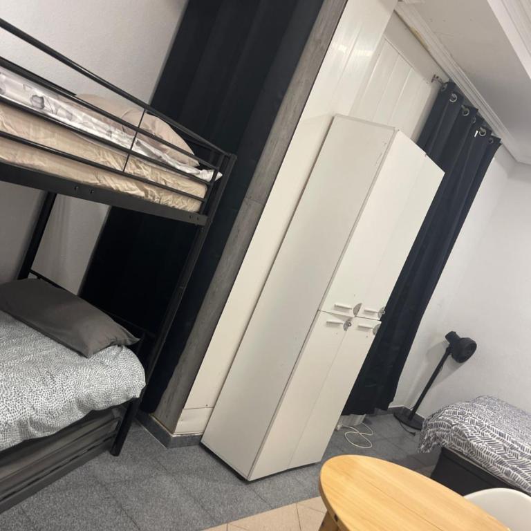 Hostel La Latina - Quadruple Room with Shared Bathroom - 6