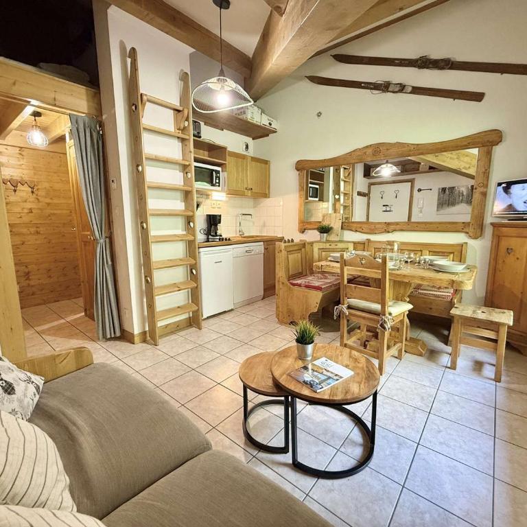 Studio Cabine Mezzanine à Praz-Sur-Arly, proche pistes et lac, parking, balcon, 6 pers. - Appartement 1 Chambre - 2