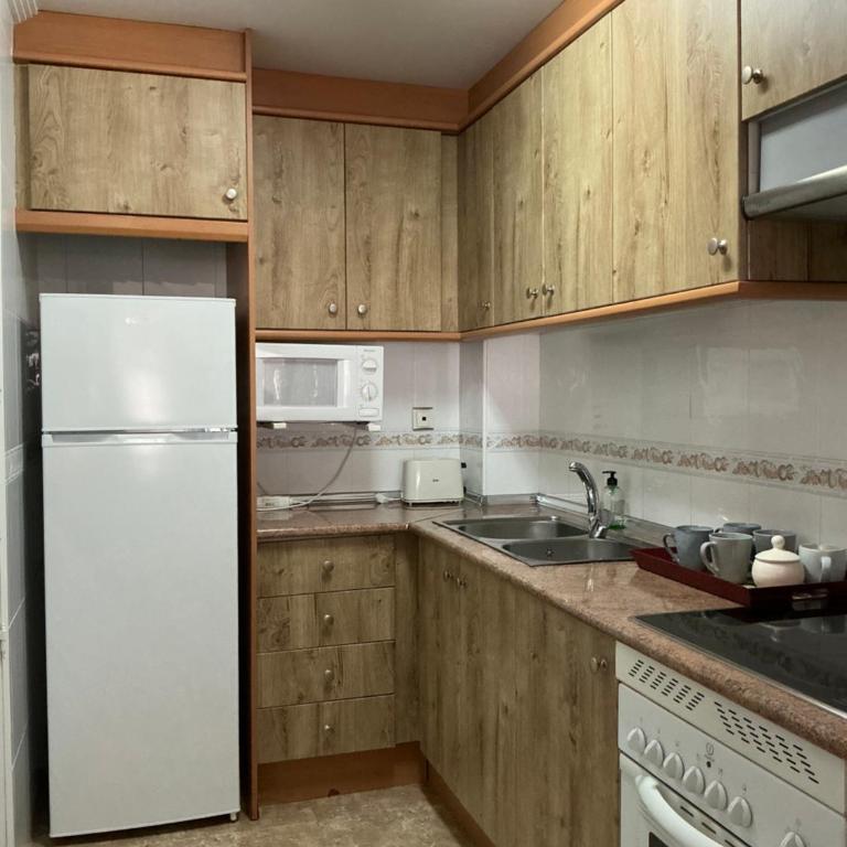 Apto Calpe con piscina. No uses coche vacaciones. - Apartamento de 2 dormitorios - 8