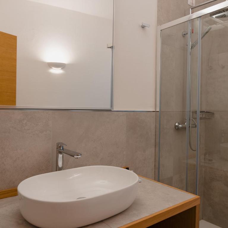 Rooms, affittacamere Maksim - Camera Matrimoniale con Balcone e Vista Mare - 8