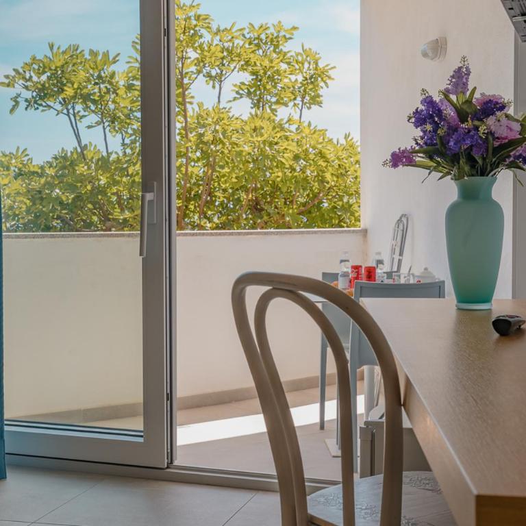 Rooms, affittacamere Maksim - Camera Matrimoniale con Balcone e Vista Mare - 1