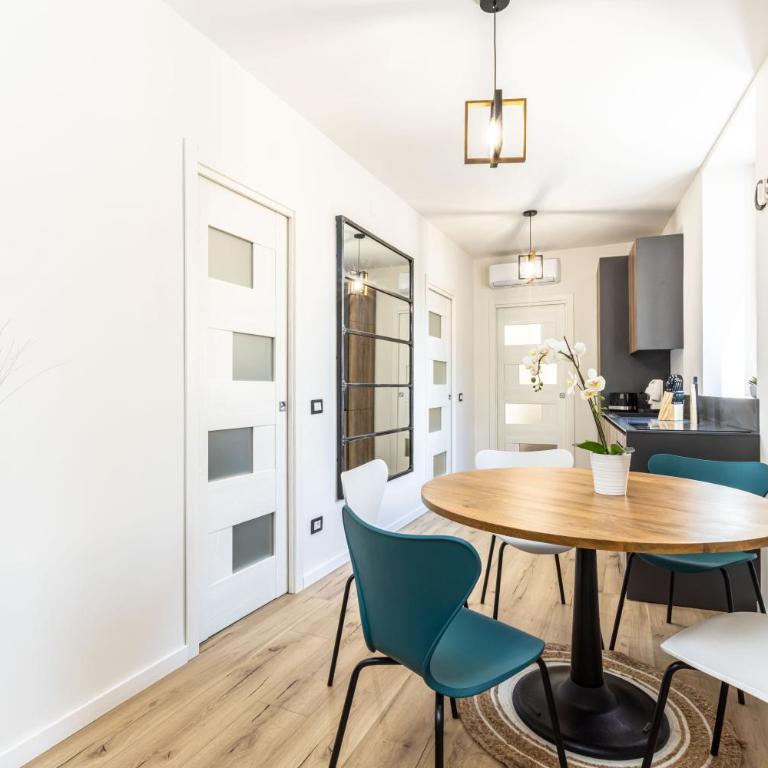 Estate4home - Heart Holiday - Appartamento con Balcone - 36
