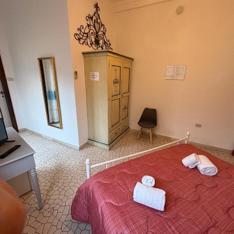 Regina margherita rooms stanza matrimoniale con bagno privato - Double Room with Private Bathroom - 6