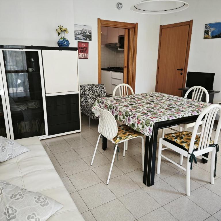 R07 - Trilocale con terrazzo e garage - Apartment - 5
