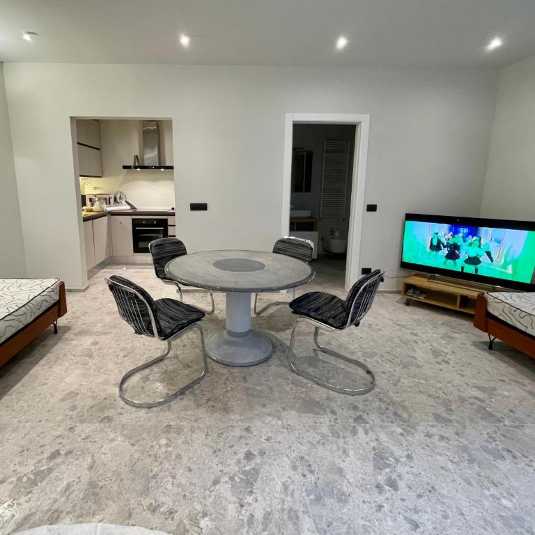Glass & Charme - Central Suite - Appartamento con 2 Camere da Letto - 45