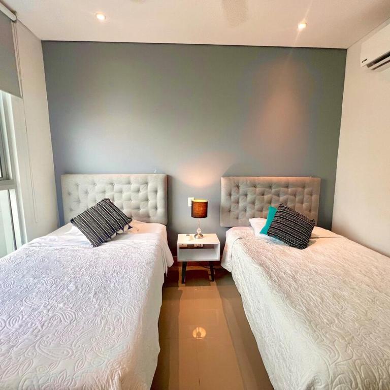 Apartamento de tres habitaciones frente al mar - Three-Bedroom Apartment - 5