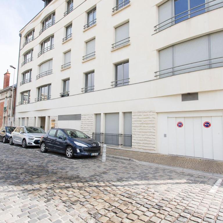 Au cœur de Reims - vue cathédrale ! - Deluxe Two-Bedroom Apartment - 17