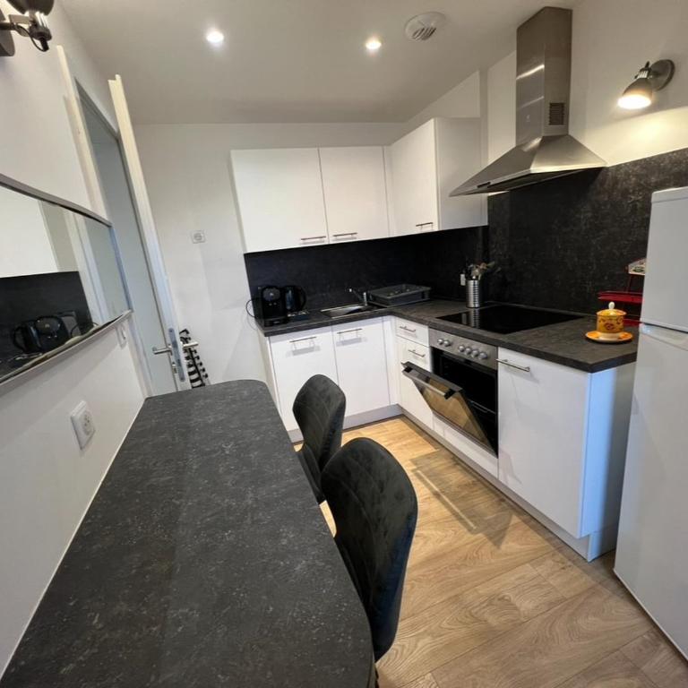Ideal - Quiet garden - Free parking - Appartamento con 2 Camere da Letto - 20