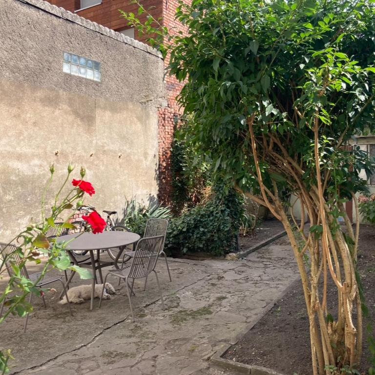 Ideal - Quiet garden - Free parking - Appartamento con 2 Camere da Letto - 24