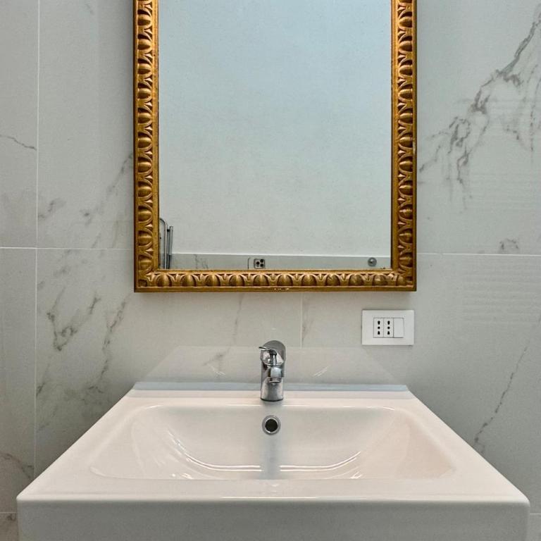 Elegant Home in Rome Appio, Wi-Fi, Subway - Appartamento con 2 Camere da Letto - 34
