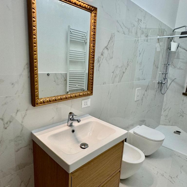 Elegant Home in Rome Appio, Wi-Fi, Subway - Appartamento con 2 Camere da Letto - 36