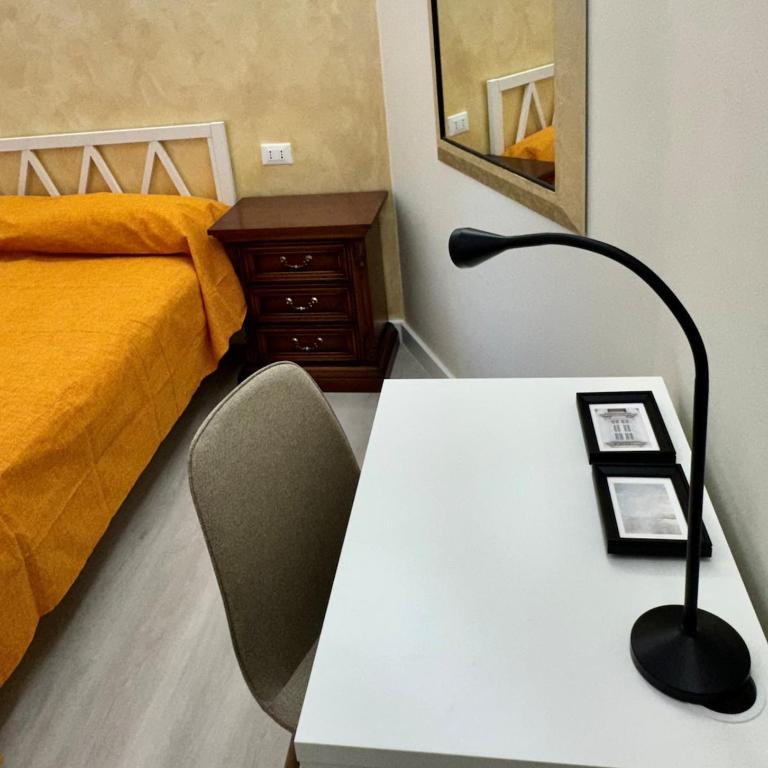 Elegant Home in Rome Appio, Wi-Fi, Subway - Appartamento con 2 Camere da Letto - 28
