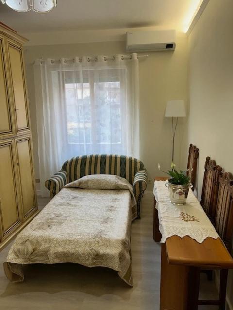 Elegant Home in Rome Appio, Wi-Fi, Subway - Appartamento con 2 Camere da Letto - 24