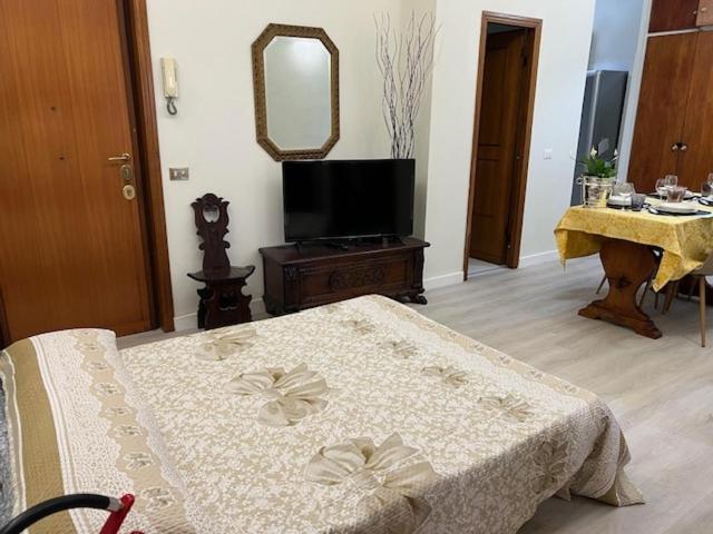 Elegant Home in Rome Appio, Wi-Fi, Subway - Appartamento con 2 Camere da Letto - 50