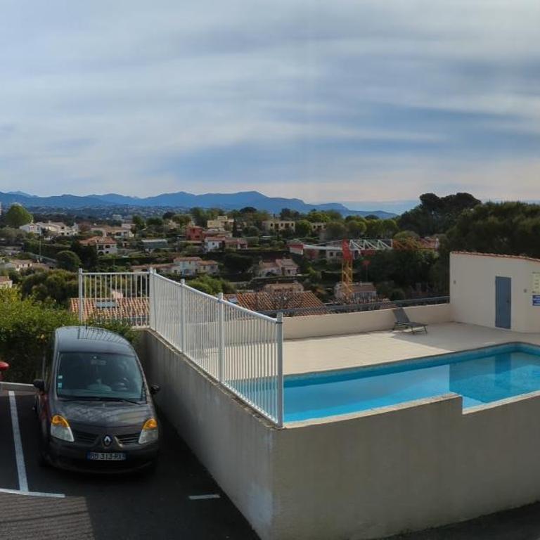 Charmant 2p au calme, jardin, piscine, vue panoramique et stationnement - Appartement 1 Chambre - 16