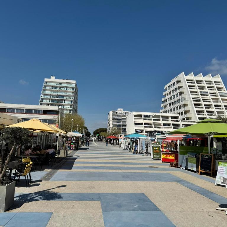 Appart Grande motte Quartier Couchant - Parking - Balcon- Piscine - Plage 300m - One-Bedroom Apartment - 34