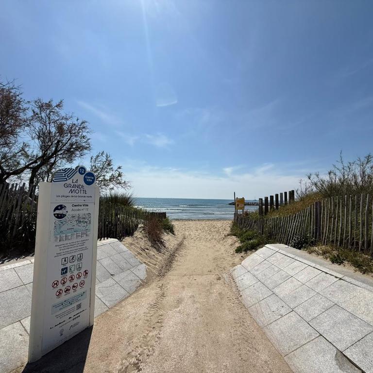 Appart Grande motte Quartier Couchant - Parking - Balcon- Piscine - Plage 300m - One-Bedroom Apartment - 28