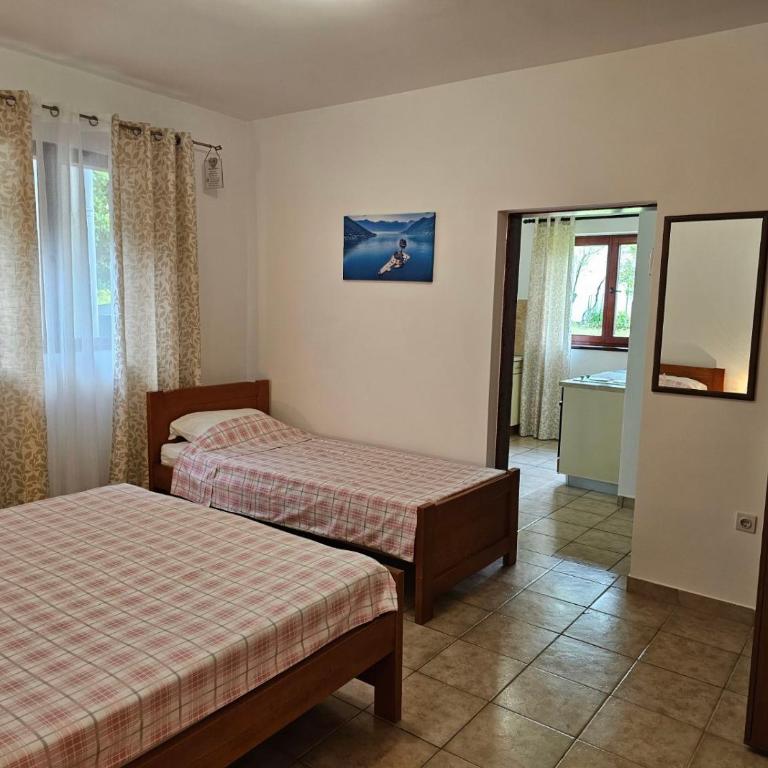 B & M Apartments - One-Bedroom Apartment with Terrace - 10
