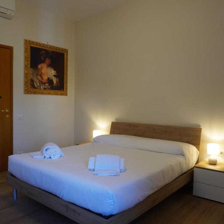 Hello Francesca Guesthouse - Camera Matrimoniale con Bagno in Comune - 1