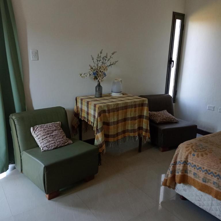 Los olivos - Habitación Triple con vistas al jardín - 2