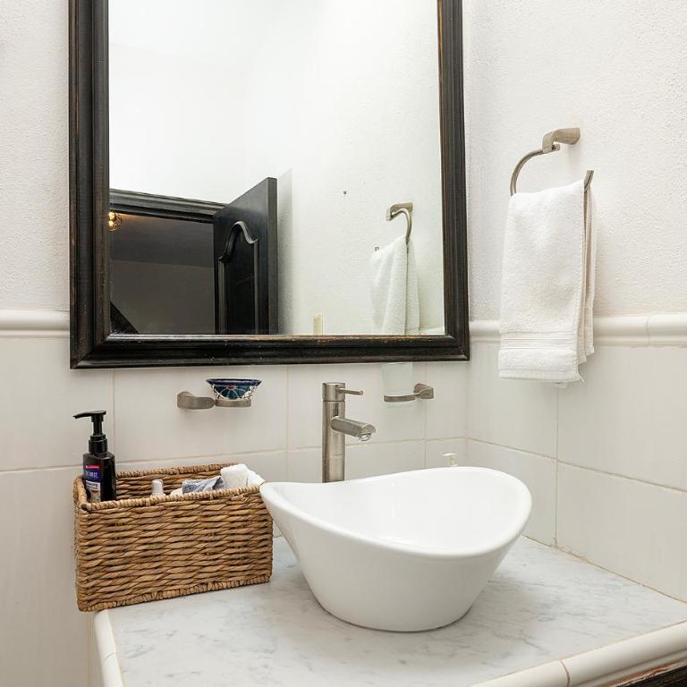 La Joya Azul SMA - LGBTQS - King Room with Balcony - 5