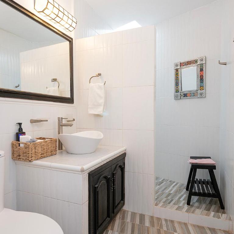 La Joya Azul SMA - LGBTQS - Queen Room with Balcony - 6