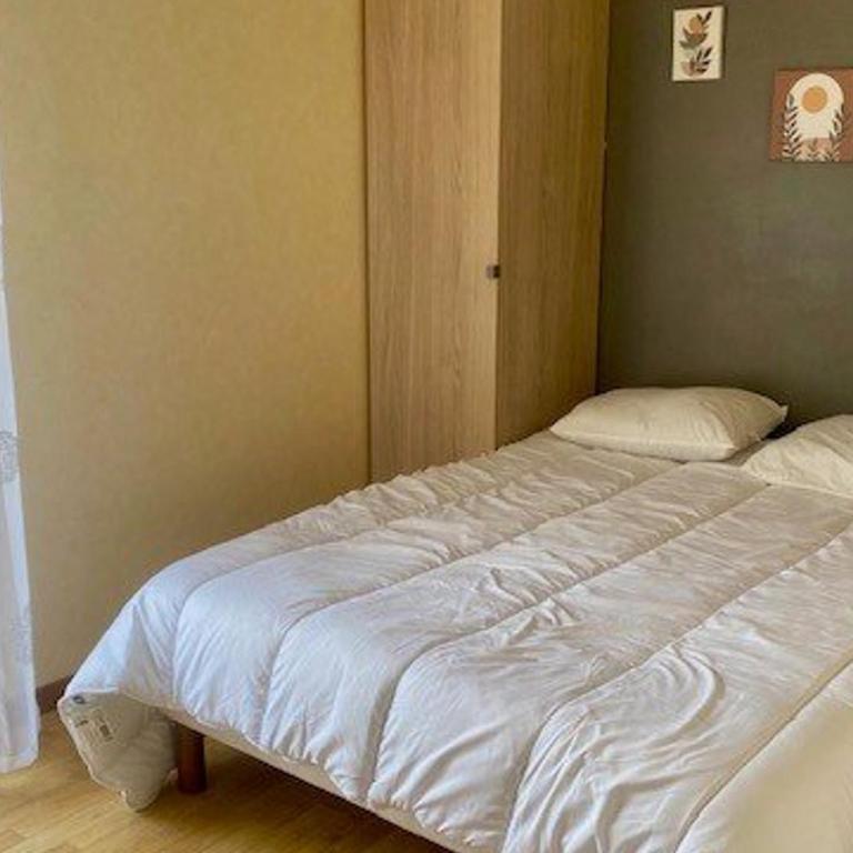 Joli F2 avec balcon, parking et proche Thermes - FR-1-703-213 - Appartement - 2