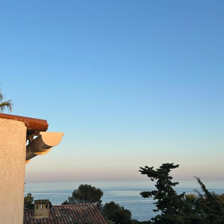 Hôtel L'Escale Au Soleil - Chambre Lit Queen-Size - Vue sur Mer - 3