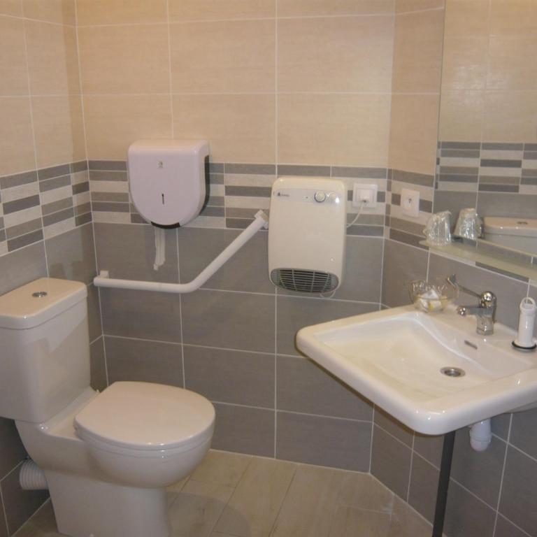 Hôtel Port Beach - Chambre Double Rez-de-Chaussée - Accessible aux Personnes à Mobilité Réduite - 3