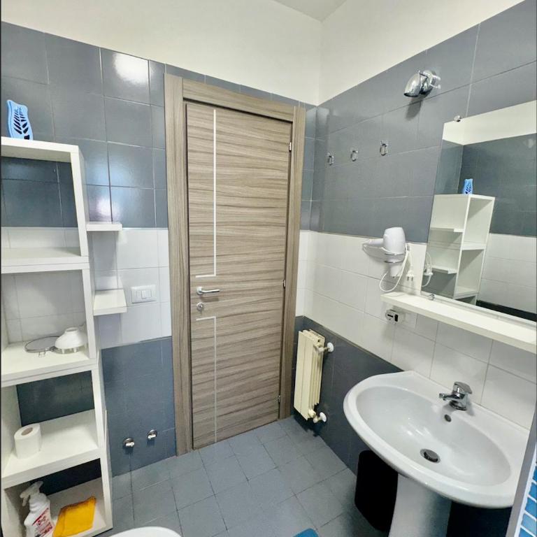 Antonio's Home - Appartamento con 2 Camere da Letto - 19
