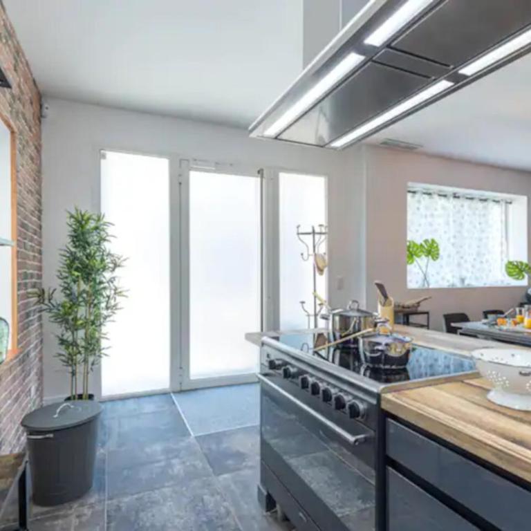 Extra spacious Apartment 5 min walk to Sea & Tram - Appartement - 4