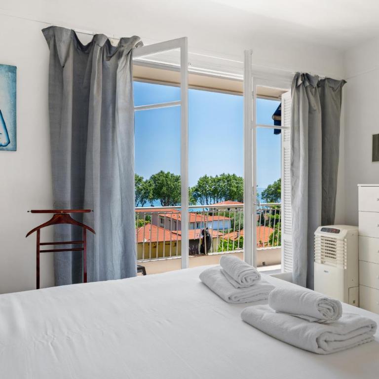 Sunny apartment with balcony - One-Bedroom Apartment - 12