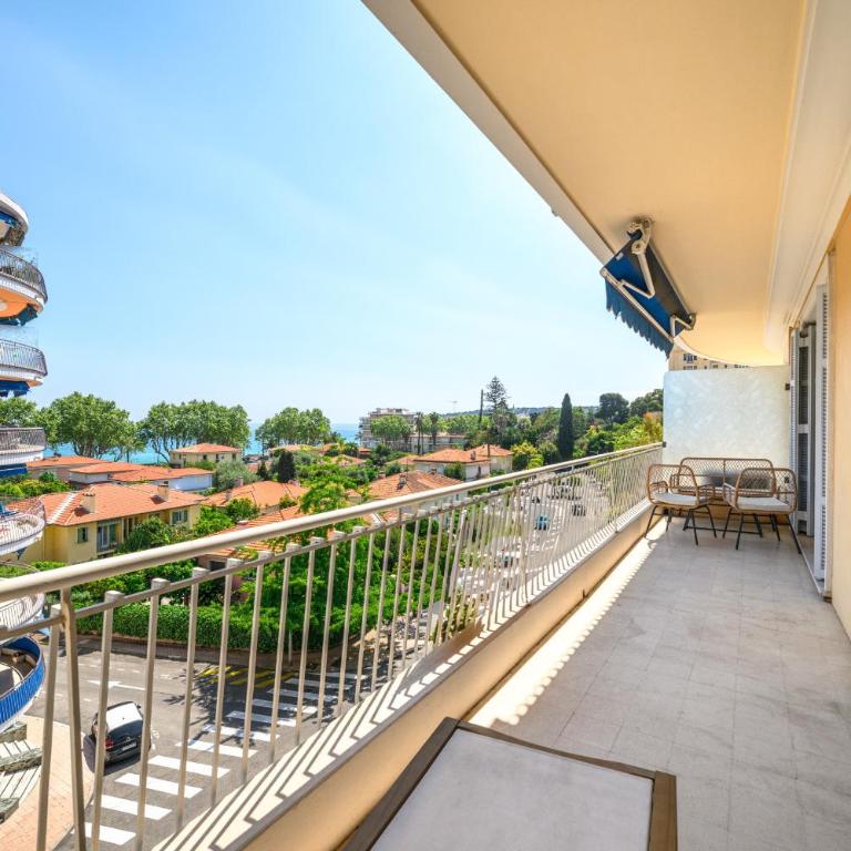 Sunny apartment with balcony - One-Bedroom Apartment - 24