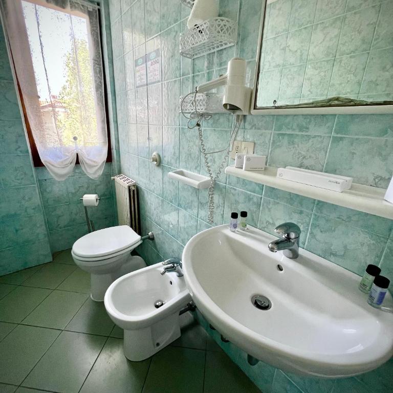 Bed&Breakfast Villa Lorena - Camera Standard Matrimoniale/Doppia con Letti Singoli - 4