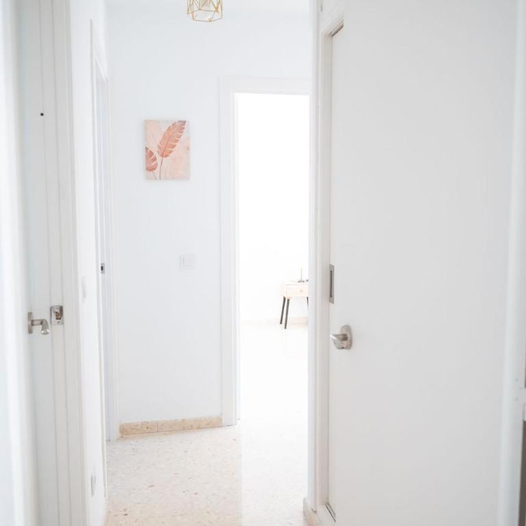 My Dream Beach & Town Apartment - Three-Bedroom Apartment - 43